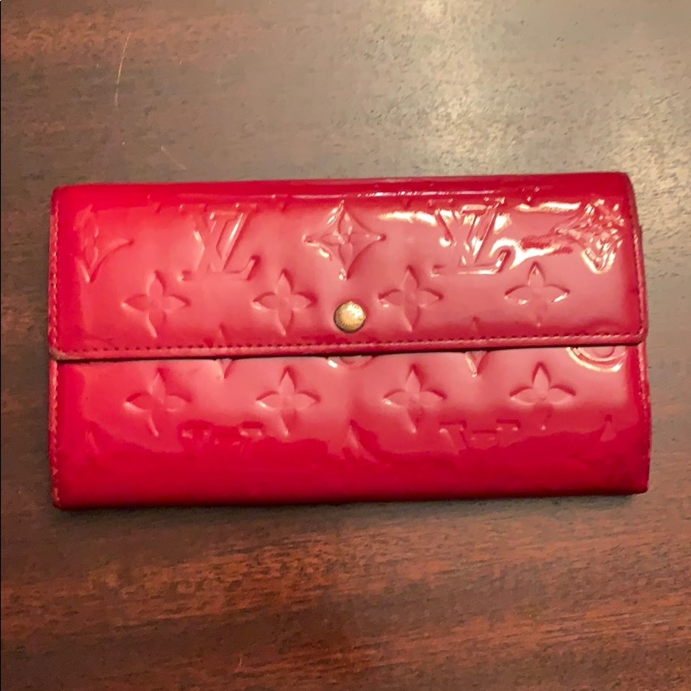 Authentic Louis Vuitton Vernis Sara wallet